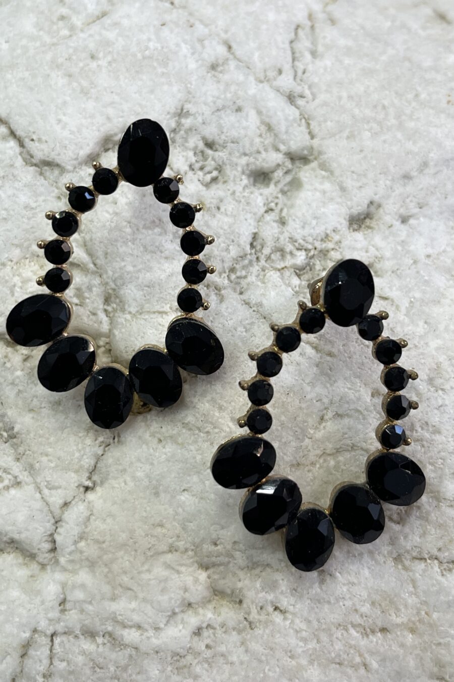 Σκουλαρίκια από ατσάλι με πέτρες μαύρες