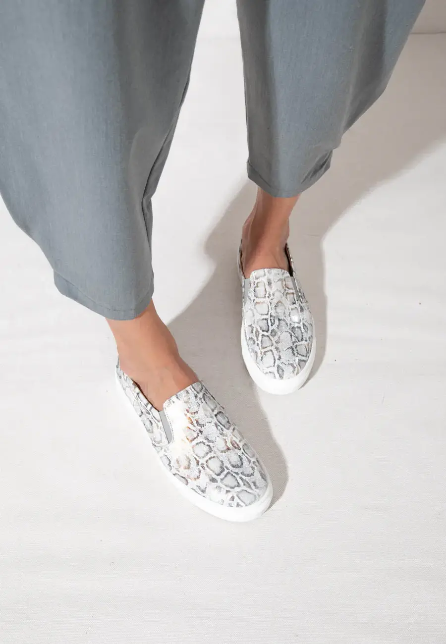 Παπούτσια δερμάτινα σε όψη snake print