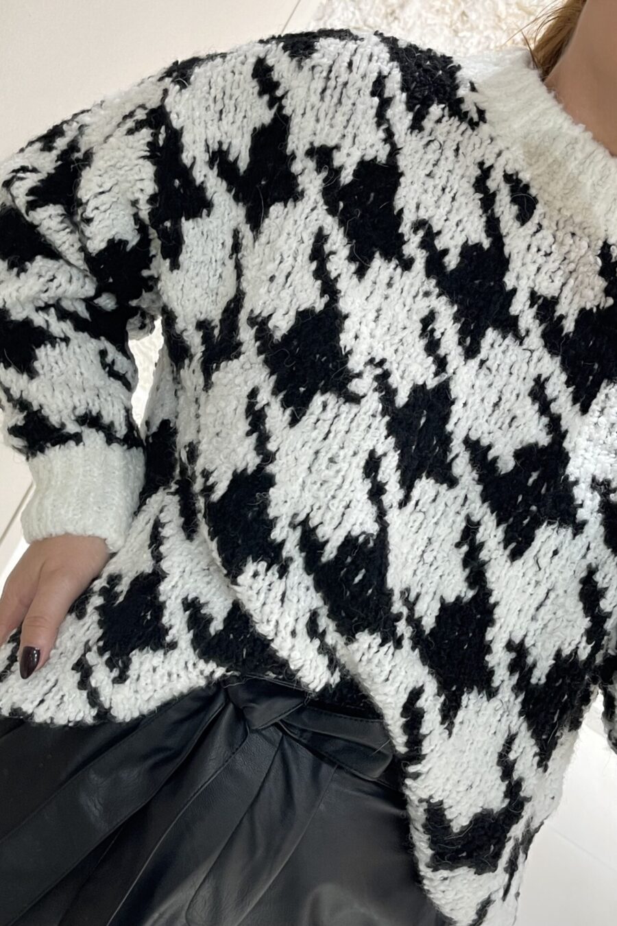 Πουλόβερ ασπρόμαυρο oversize Over/d M033