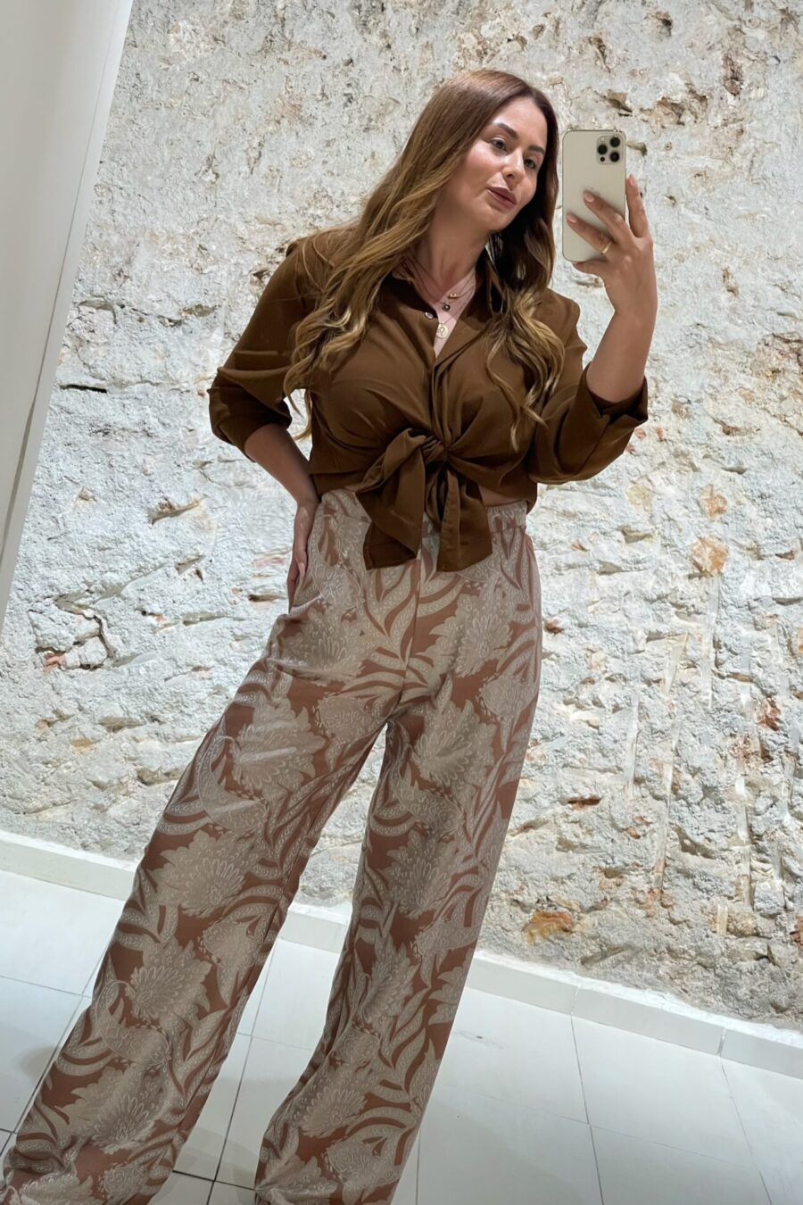 Παντελόνα ψηλόμεση με ανάγλυφη γυαλιστερή ύφανση We Coss - 1058