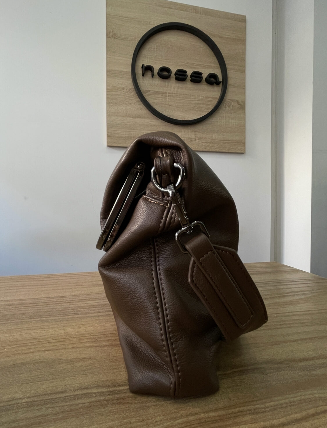 Τσάντα χειρός με μεταλλικά στοιχεία γκρι - Image 3