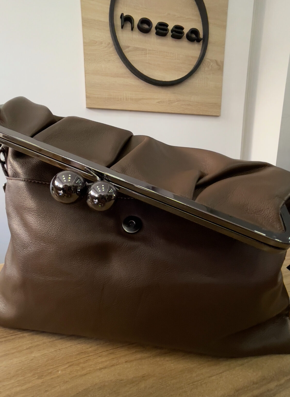 Τσάντα χειρός με μεταλλικά στοιχεία γκρι - Image 2